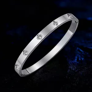 Stainless Steel Rhinestone Flower Bangle For Women Roman Numerals Oval Open Bracelet Gold Silver Rose Gold Fashion Jewelry