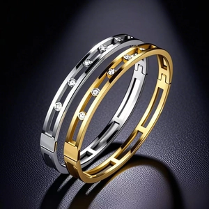 Hollow Out Inlaid Rhinestone Stainless Steel Bangle For Women Gold Silver Plated Elegant Fashion Geometric Jewelry Accessory