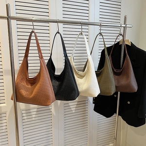 Fashion woven hobo tote bags in five stylish colors displayed on a metal rack