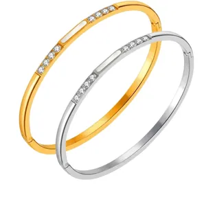 Schicke Edelstahlarmbänder in Gold und Silber mit Kristallen und Perlmutt-Einlagen verziert