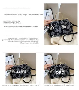 Vue détaillée d'un sac en tricot noir avec broderie florale et poignées en métal doré