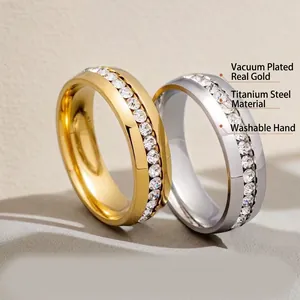 Bagues de luxe en acier titane avec diamants ronds en finitions or et argent