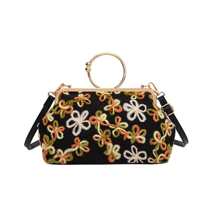 Sac bandoulière en tricot vintage avec broderies florales et poignées dorées rondes