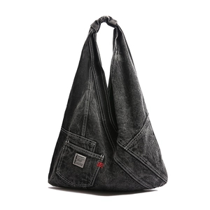 Sac fourre-tout en denim délavé gris foncé avec surpiqûres contrastées et logo BDG