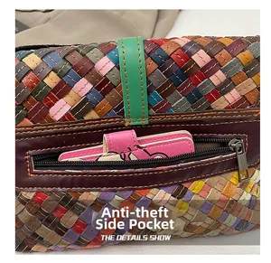 Détail du sac tissé multicolore montrant la poche latérale zippée antivol sécurisée