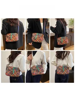 Sac à bandoulière tissé à la main porté par des modèles avec diverses tenues et sangles