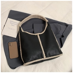 Detail showing plush faux fur trim and black lychee texture on this retro hobo shoulder bag