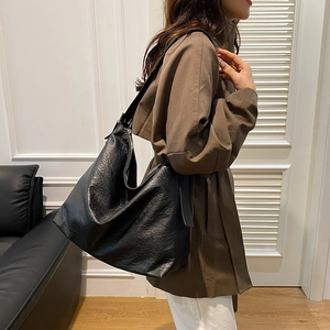 Large black leather hobo bag for women, stylish tote for business travel and commuting