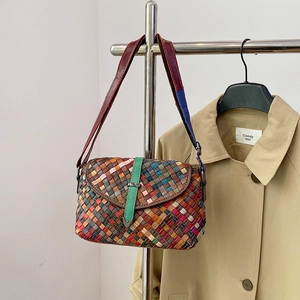Sac bandoulière en cuir tressé multicolore style oreiller avec sangle réglable
