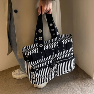 Sac Fourre-Tout En Toile Femmes Rivet Style Punk Grande Capacité Multi Poches Chaîne Métal Oeillets Streetwear Décontracté