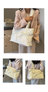 Detail van gebroken witte nylon draagtas met geplooide schouderbanden en decoratieve strikken