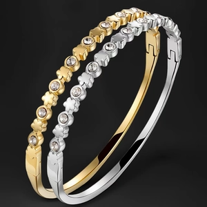 Mode Edelstahl Armreif Armband Für Damen Mit Herz Kleeblatt Zirkonia Eingelegt Klappbar Luxusschmuck