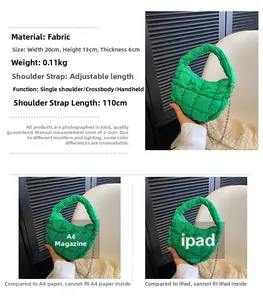 Dimensiones del bolso acolchado verde que muestra las medidas de 20x13x6cm