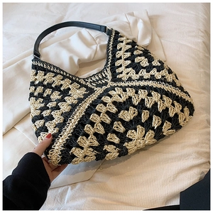 Close-up of the woven hollow texture and floral pattern on the summer straw tote bag
