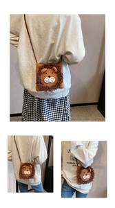 Détail du sac à bandoulière lion crocheté à la main avec laine douce et crinière en peluche