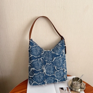 Retro Denim Tote Bag Floral Embroidery Raw Edge Fringe Shoulder Bag Casual Vintage For Women With Leather Strap