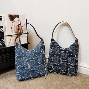 Retro washed denim tote bags with vintage fringed flower patterns and leather straps