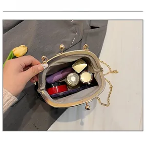 Capacità interna della borsa da sera barocca vintage con telefono e cosmetici