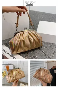 Détails du sac à main doré brillant plissé avec poignée et bandoulière en chaîne métal