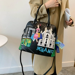 Borsa vintage nera con ricamo città di Milano e tracolla rimovibile in pelle