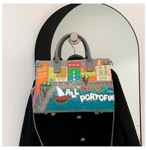 Detail of colorful Portofino embroidery and high-quality textured leather on the tote bag