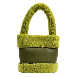 Sac cabas chic en peluche verte et cuir contrasté pour la mode automne-hiver