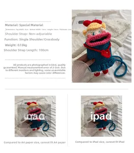 Détail d'un sac à bandoulière en crochet fait main en fil bleu avec motif dessin animé