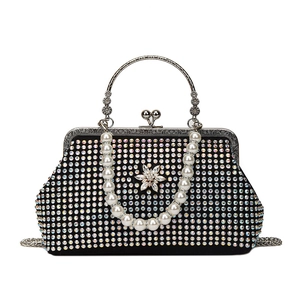 Pochette de soirée en strass avec chaîne en perles et poignée anneau rétro