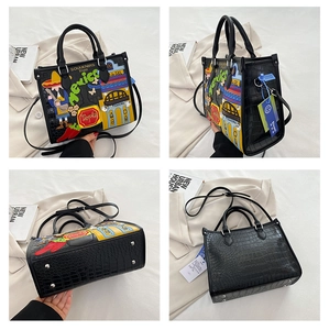 Détails de broderie mexicaine et texture crocodile sur un grand sac cabas pour femme