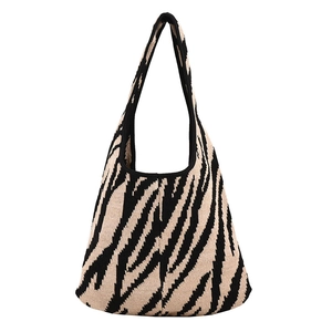 Borsa tote in maglia zebrata con grande capacità e dettagli della tracolla spessa