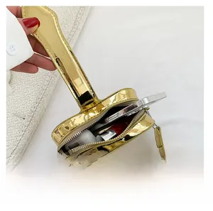 Mini borsa a tracolla dorata a forma di cuore con spazio per rossetto e cellulare