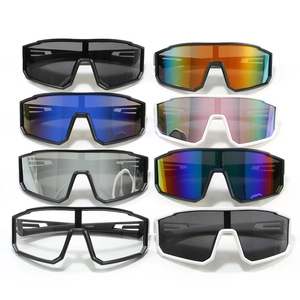 Variété de lunettes de cyclisme surdimensionnées avec verres miroir colorés