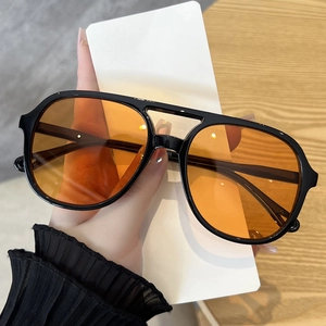 Vintage oversized pilot sunglasses with black frame and orange lenses for men and women