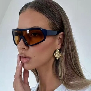 Oversized Shield Sunglasses For Women Retro Y2K Futuristic One Piece Wrap Around Outdoor UV400 Plastic Frame Eyewear