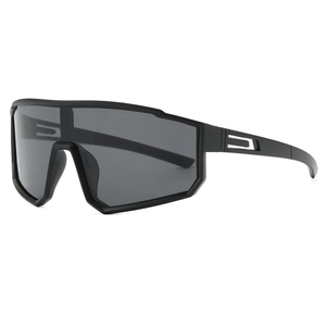 Lunettes de soleil sport noires mates surdimensionnées avec verres gris et branches ajourées