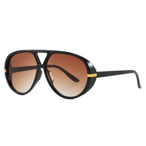 Classic pilot-style oversized sunglasses with black glossy frame and gradient brown lenses