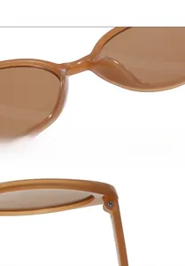 Détail des plaquettes de nez légères et de la monture de lunettes de soleil ambre vintage