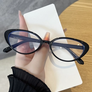 Retro black cat-eye anti-blue light glasses with thick frames for women