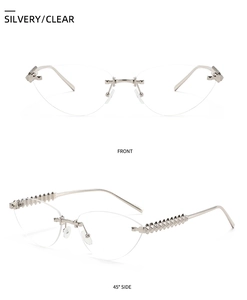 Vue détaillée de lunettes yeux de chat sans monture avec pointes en argent et verres clairs