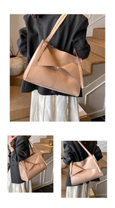 Dettaglio borsa tote beige con design a doppia piega triangolare in ecopelle di alta qualità