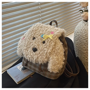Dettaglio della patta a forma di cucciolo in sherpa e tessuto tweed per mini zaino