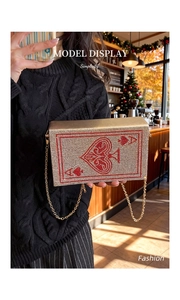 Vue détaillée d'une pochette de soirée de luxe sertie de strass motif As de Pique