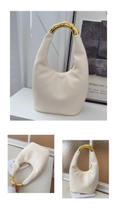 Dettaglio della borsa hobo in pelle bianco crema con manico scultoreo in metallo dorato