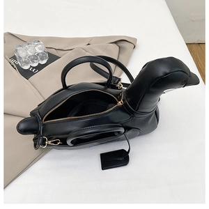 Détail du sac à main créatif en forme de canard noir en cuir PU avec fermeture