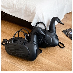 Détails du sac à main en forme de cygne en cuir PU noir avec surpiqûres élégantes d'ailes