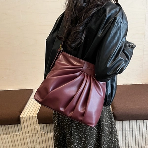 Deep burgundy pleated faux leather tote bag with large capacity and retro shoulder strap