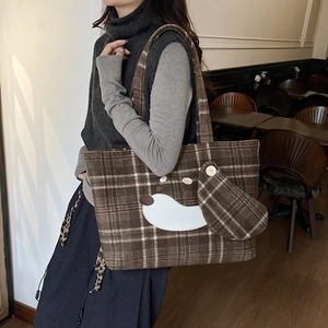 Borsa tote a quadri marroni con design a cane cartone animato e ampi spallacci sul modello