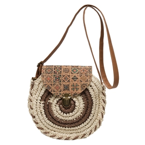 Borsa a tracolla rotonda in paglia bohémien con patta in sughero e cinturino in pelle