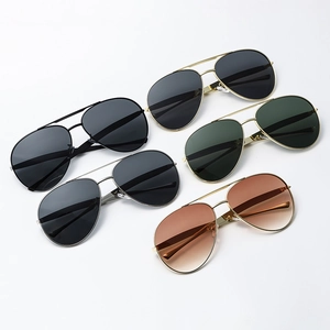 Classic metal pilot sunglasses set with five color variations and dual-bridge frames