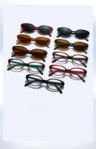 Collezione di occhiali da sole retrò cat eye in vari colori disposti su due file